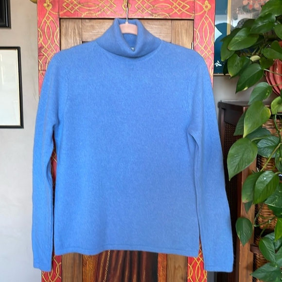 Orvis 100% Cashmere Turtleneck Sweater Blue Size S  Women's - Picture 2 of 5
